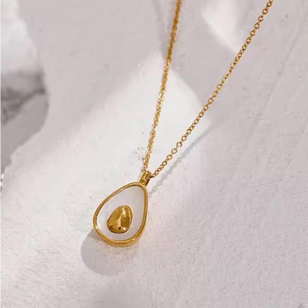 [SOLD] Vermeil avocado necklace gold plated on stainless steel
